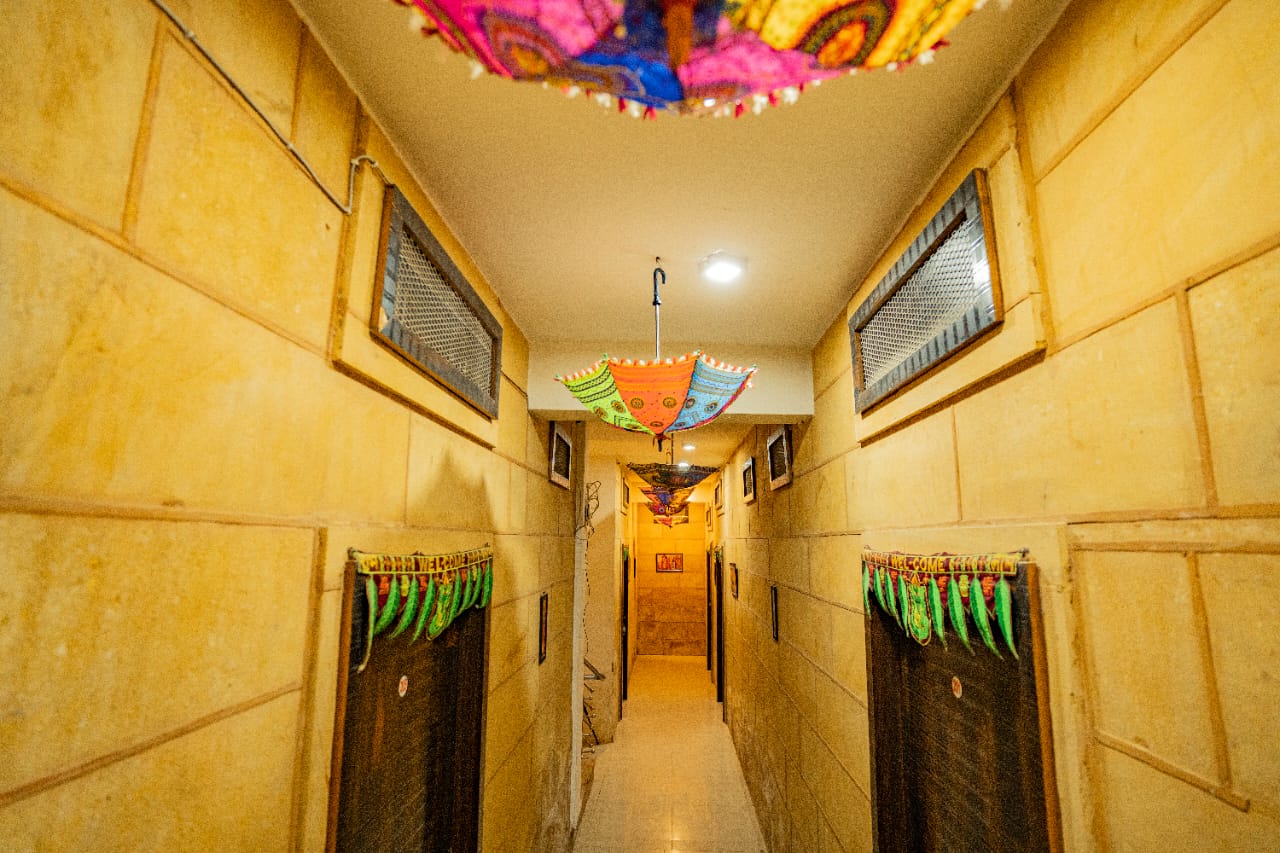 Hotel Holiday Villa (8)